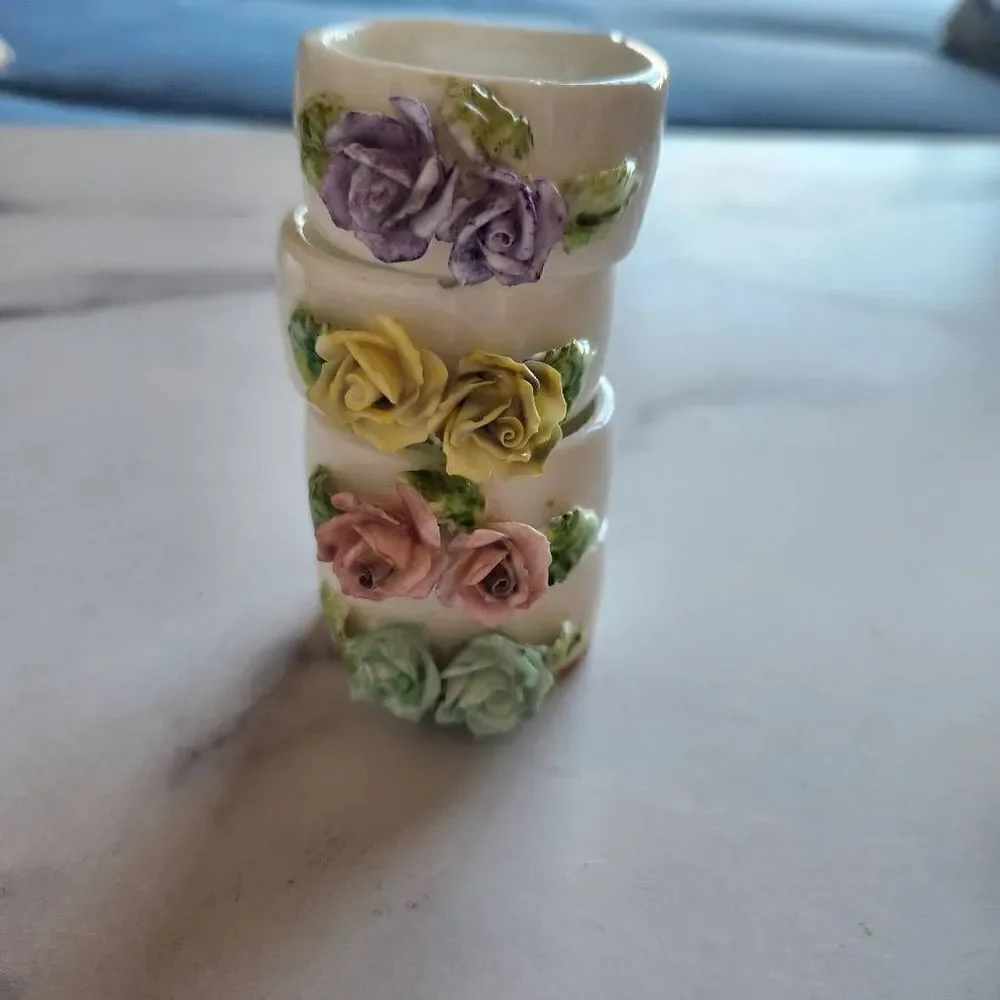 Napkin ring holders vintage bone china ceramic floral set of 4 90s Victorian